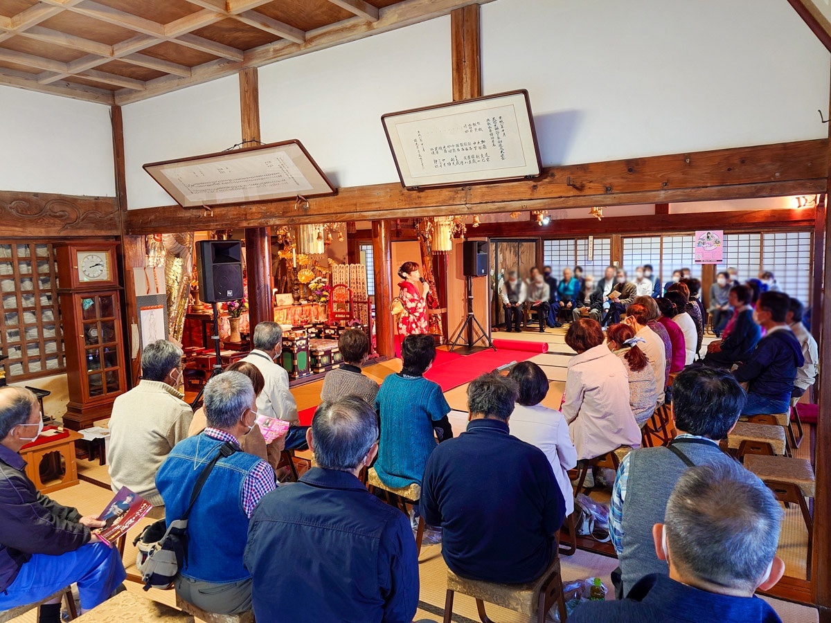 厳かな本堂に響く歌声！永井裕子、栃木・真岡市の「瑞光寺 大師講」でファン魅了 2024年11月3日